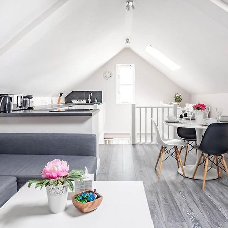 Bright, Restful Coach House In Central Севъноукс Екстериор снимка