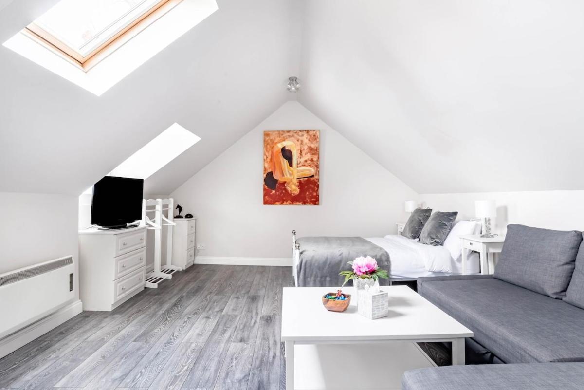 Bright, Restful Coach House In Central Севъноукс Екстериор снимка