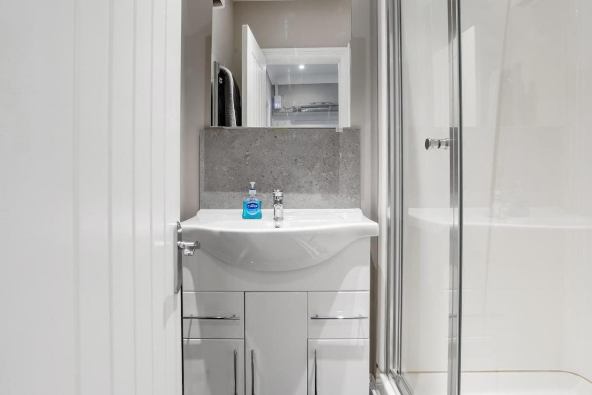 Bright, Restful Coach House In Central Севъноукс Екстериор снимка
