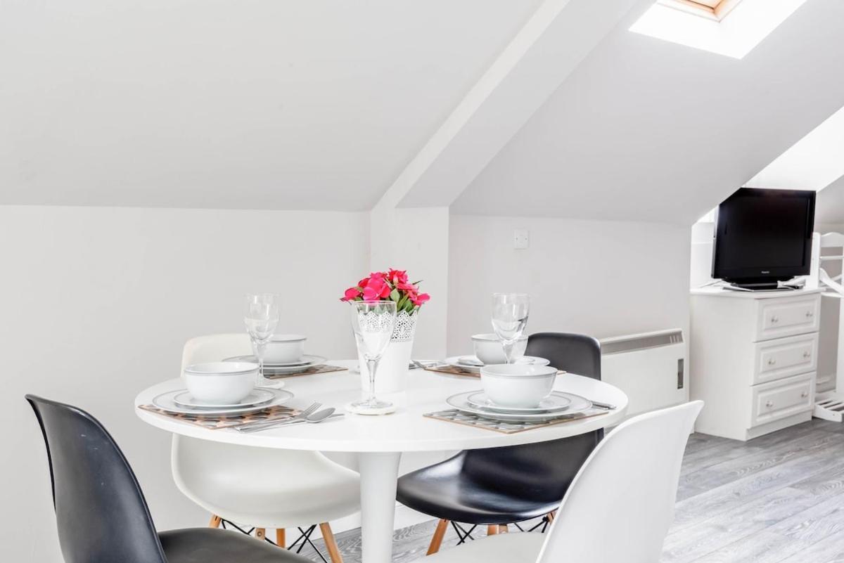 Bright, Restful Coach House In Central Севъноукс Екстериор снимка
