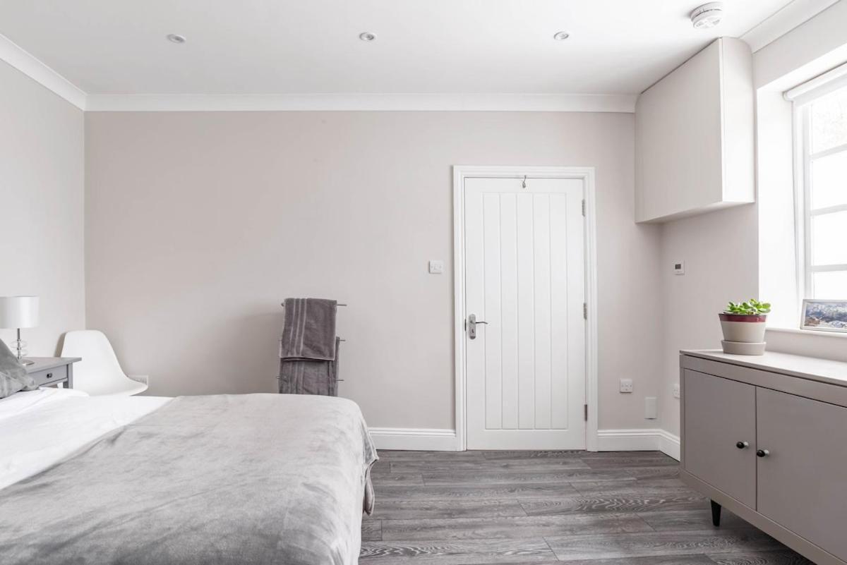Bright, Restful Coach House In Central Севъноукс Екстериор снимка