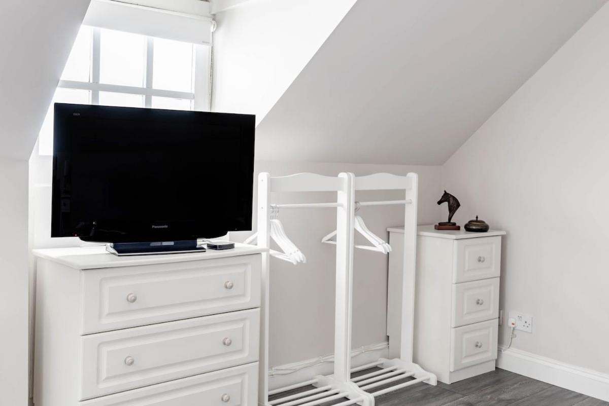 Bright, Restful Coach House In Central Севъноукс Екстериор снимка