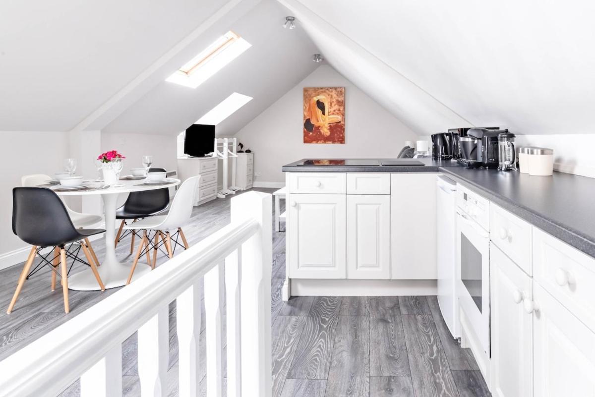 Bright, Restful Coach House In Central Севъноукс Екстериор снимка