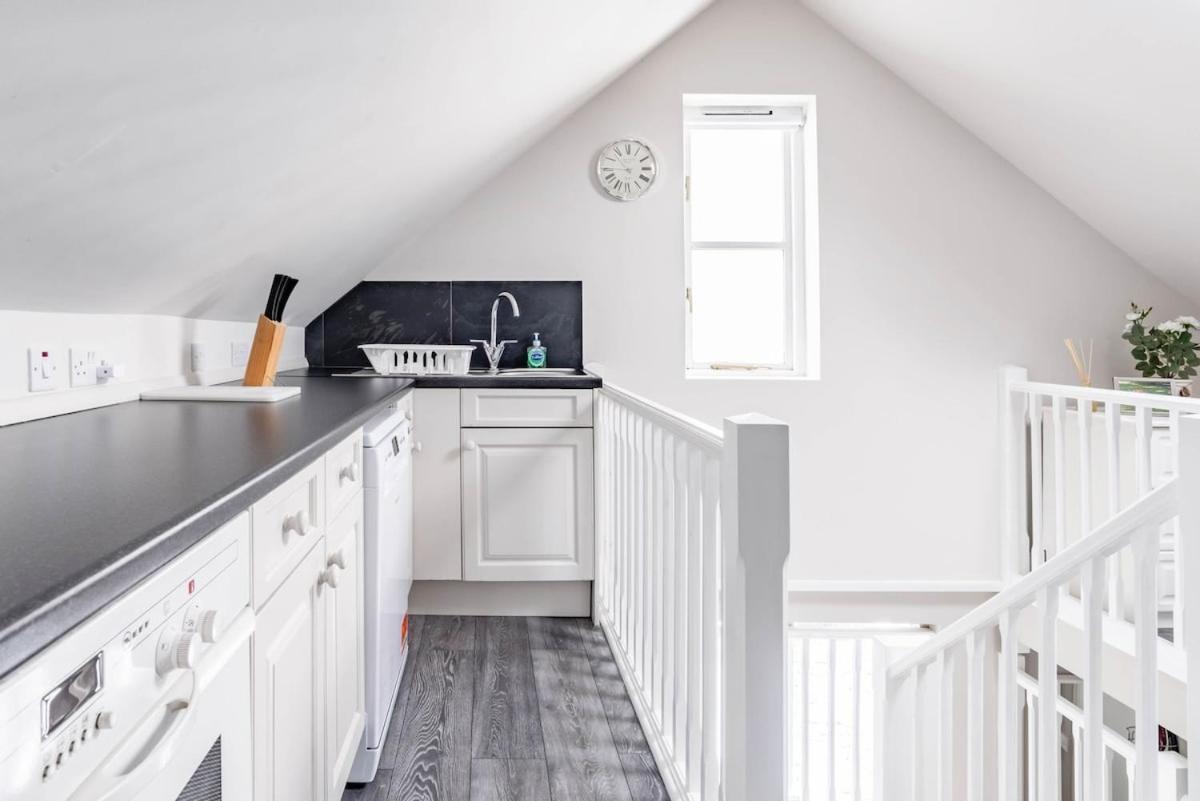 Bright, Restful Coach House In Central Севъноукс Екстериор снимка