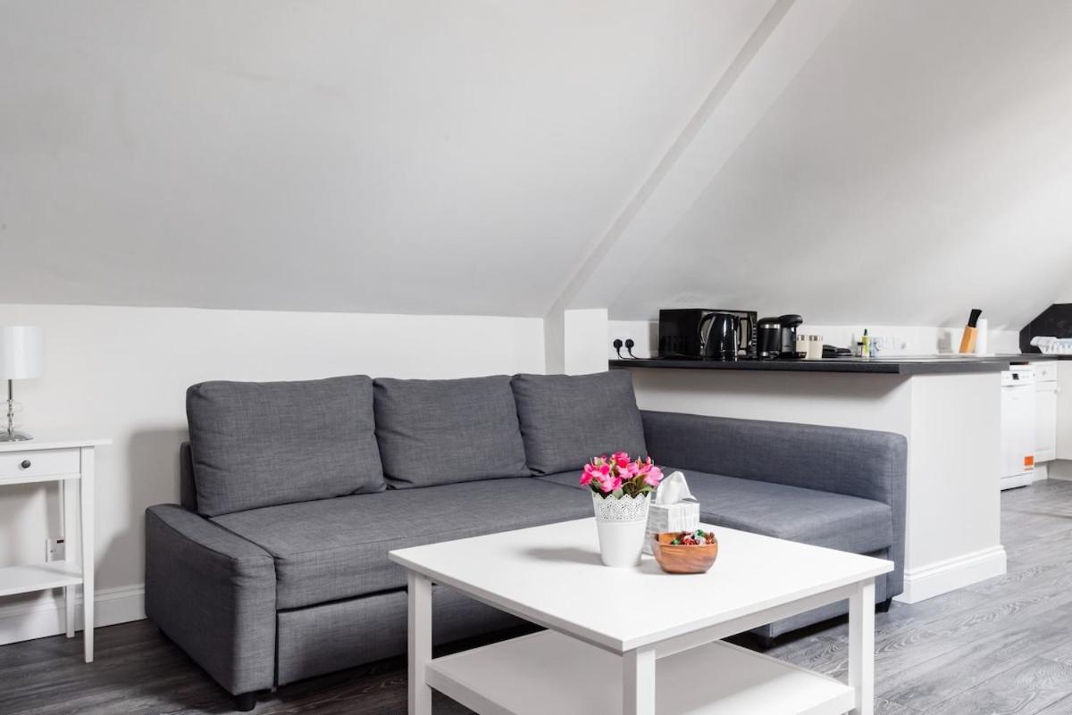 Bright, Restful Coach House In Central Севъноукс Екстериор снимка