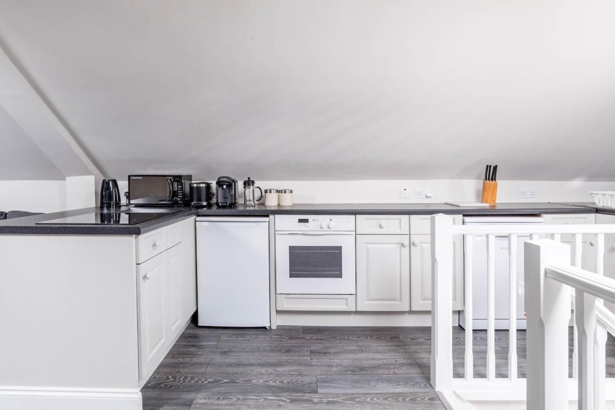 Bright, Restful Coach House In Central Севъноукс Екстериор снимка