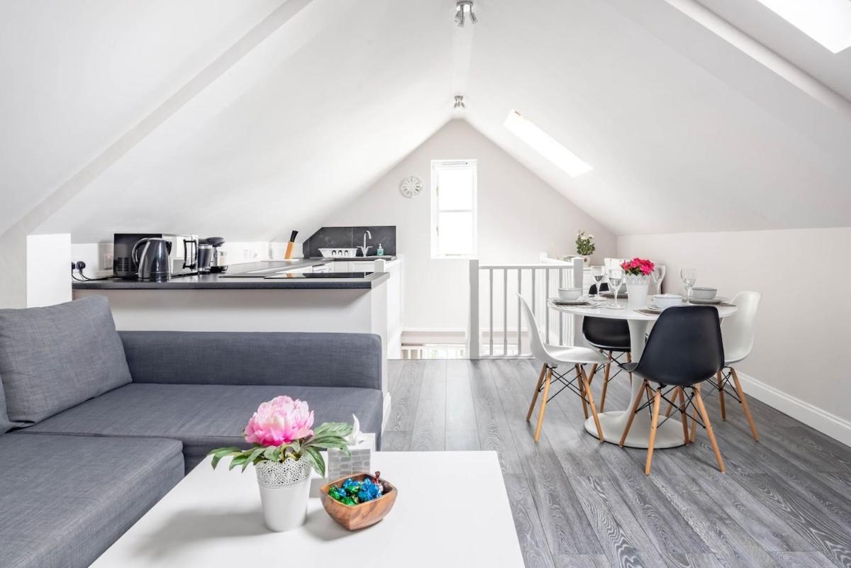 Bright, Restful Coach House In Central Севъноукс Екстериор снимка